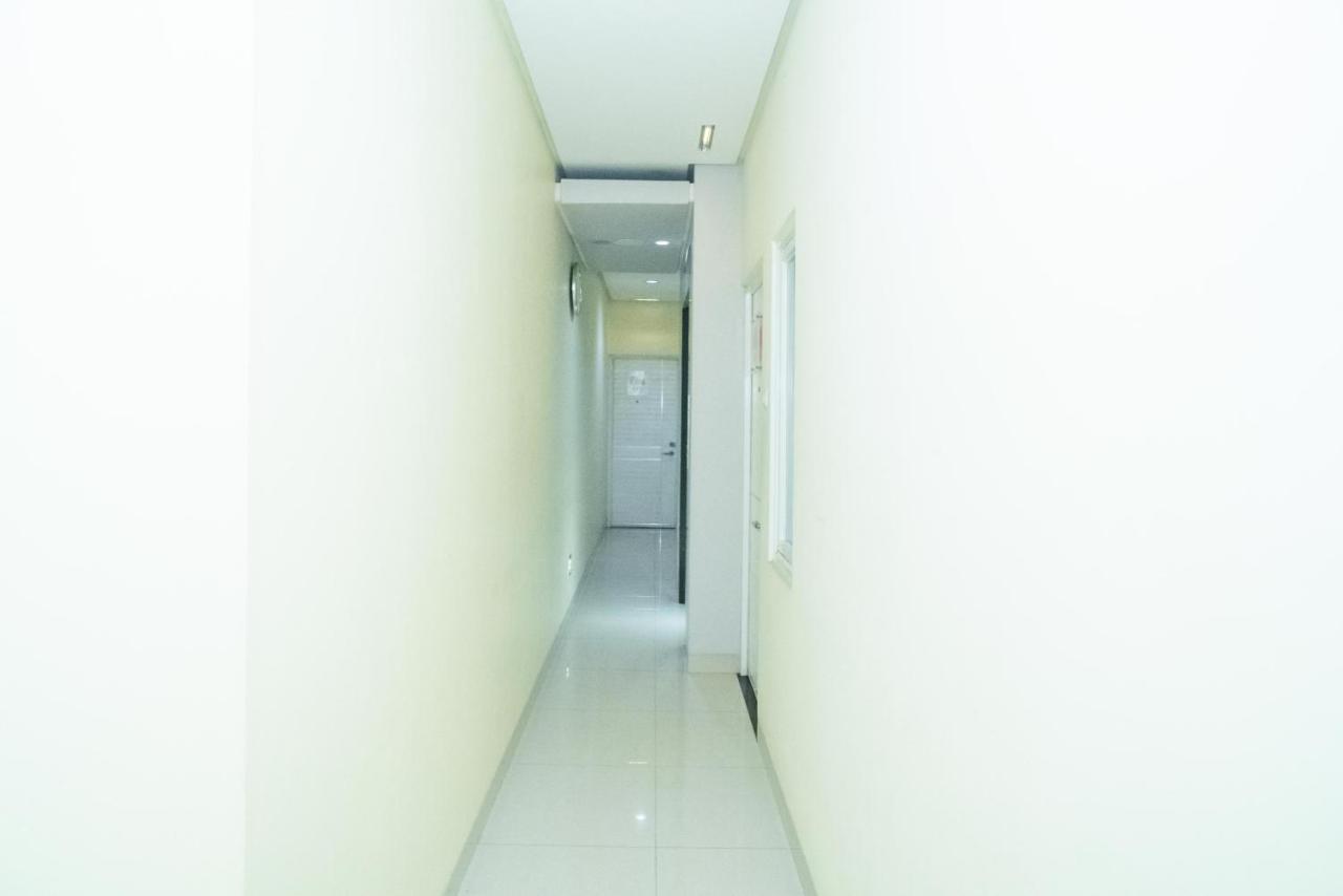 Reddoorz At Tirta Mansion Paramount Gading Cicayur Luaran gambar